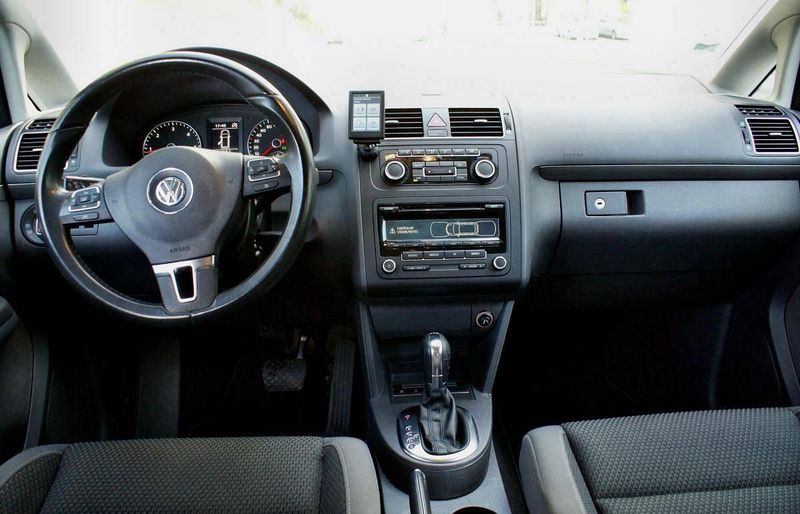 Volkswagen Touran • 2011 • 170,000 km 2