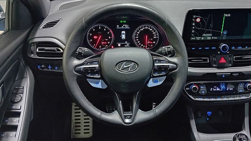 Hyundai i30 • 2022 • 5,679 km 8