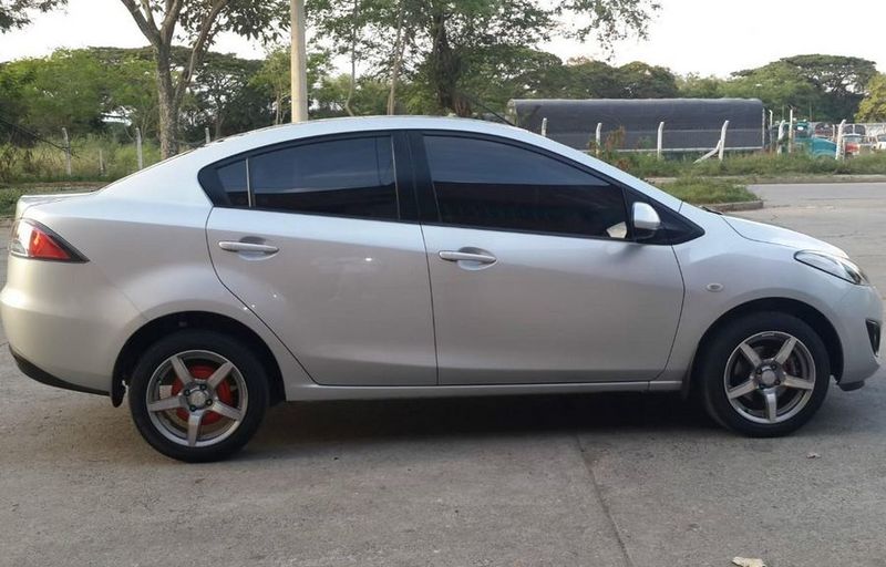 Mazda 2 • 2012 • 148,000 km 3