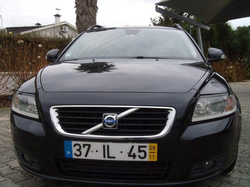 Volvo V50 • 2009 • 200,000 km 1