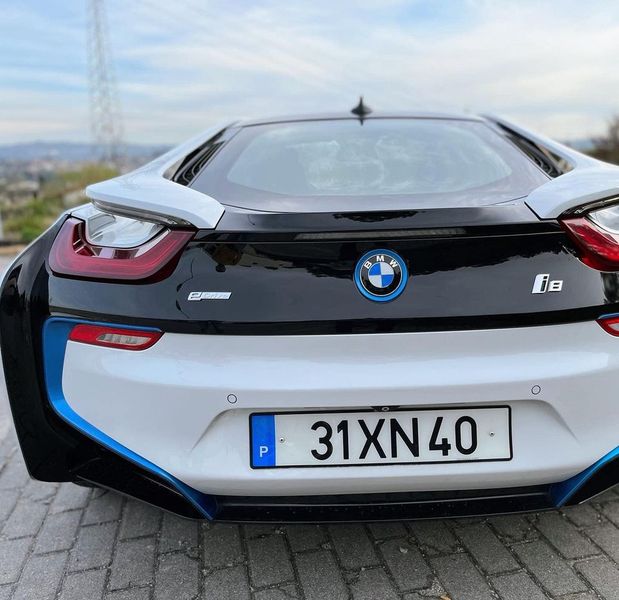 BMW i8 • 2022 • 27,000 km 6