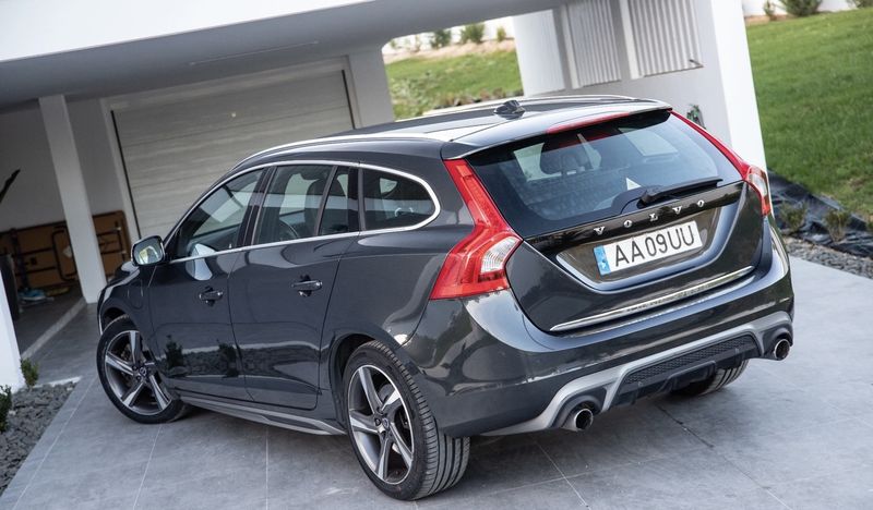Volvo V60 • 2015 • 165,820 km 4