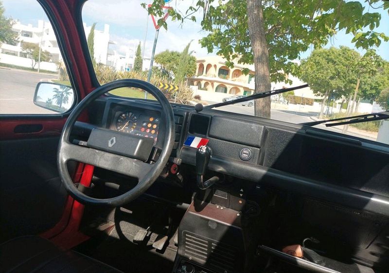 Renault 10 • 1988 • 4,999 km 2