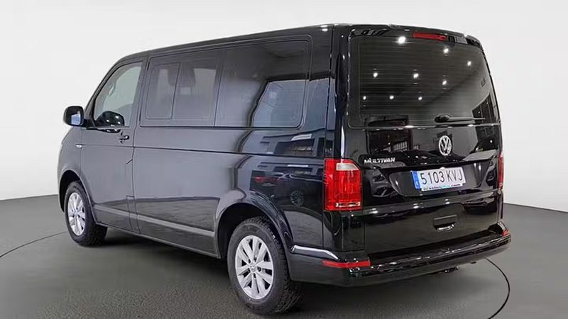 Volkswagen Multivan • 2019 • 121,103 km 2