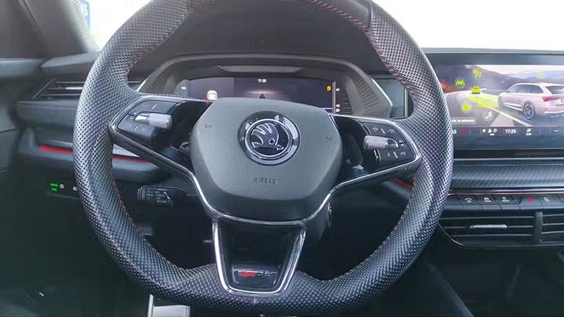 Škoda Octavia • 2023 • 72,167 km 12