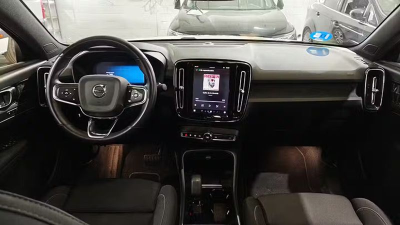 Volvo XC40 • 2022 • 67,641 km 7