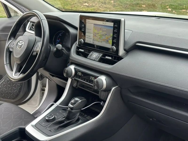 Toyota RAV4 • 2020 • 139,000 km 11
