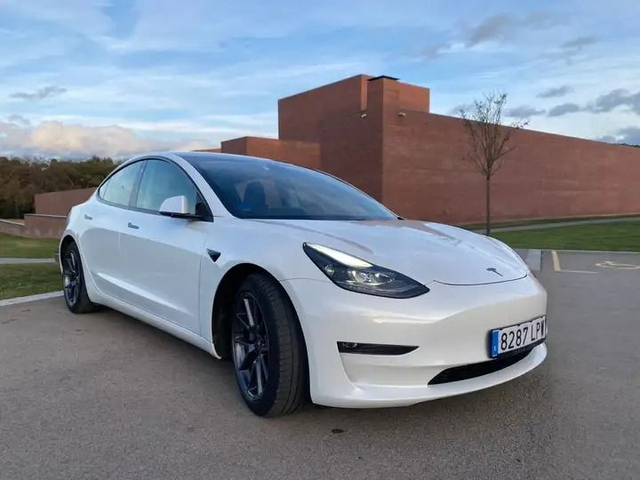 Tesla Model 3 • 2021 • 47,000 km 1