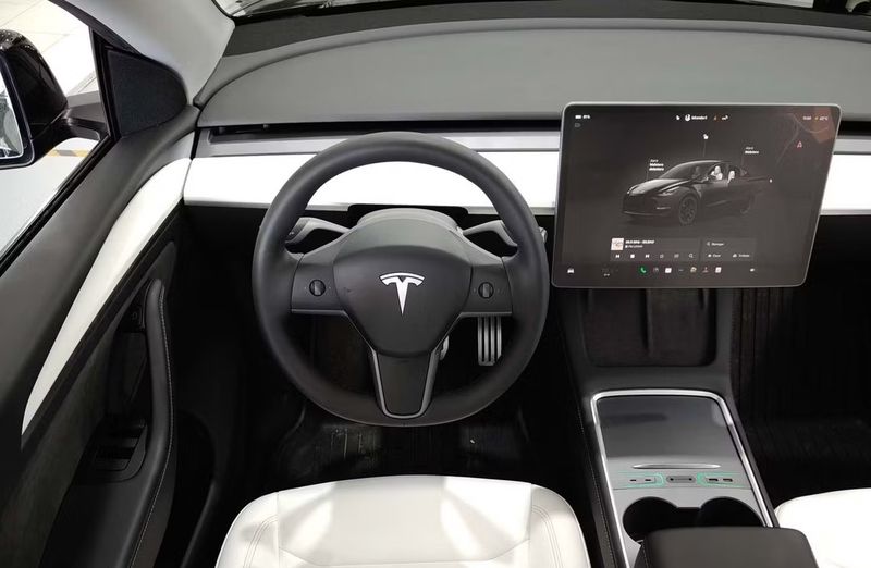 Tesla Model Y • 2023 • 39,514 km 15