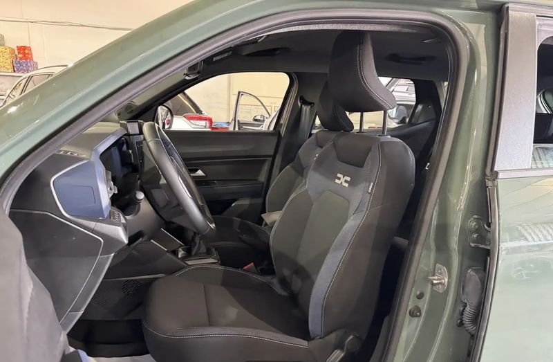 Dacia Duster • 2025 • 4,598 km 7