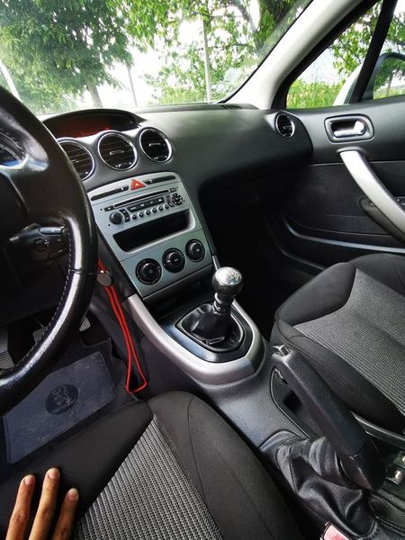 Peugeot 308 • 2010 • 195,000 km 10