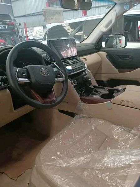 Toyota Land Cruiser • 2021 • 50,000 km 2