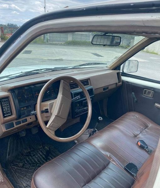 Nissan Pickup • 1989 • 250,000 km 6