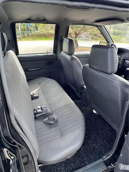 Nissan NP300 Pickup • 1995 • 300,000 km 6