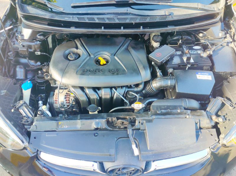 Hyundai Elantra • 2012 • 123,456 km 8