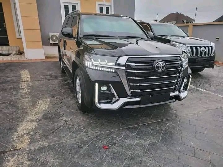 Toyota Land Cruiser • 2021 • 50,000 km 2
