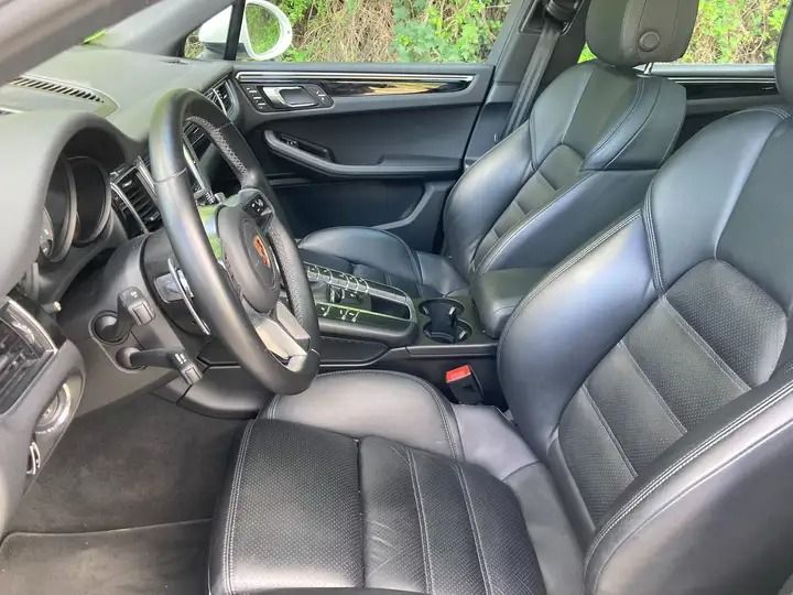 Porsche Macan • 2016 • 65,360 km 6