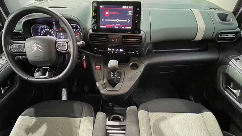 Citroën Berlingo • 2022 • 10,085 km 3