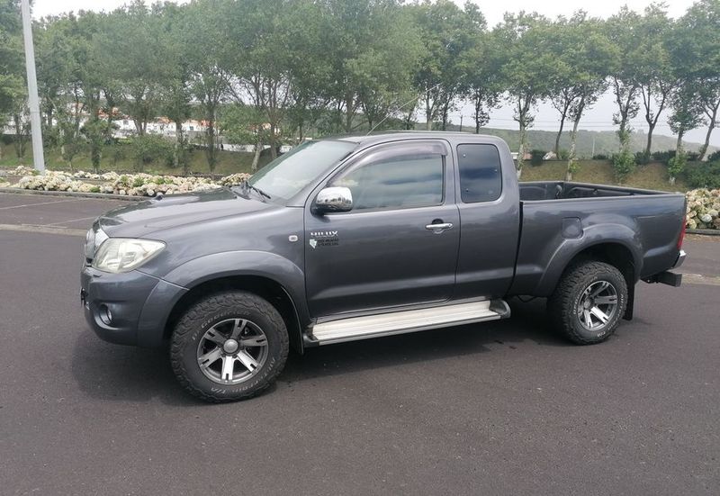 Toyota Hilux • 2011 • 90,000 km 3