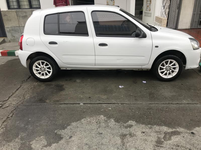 Renault Clio • 2016 • 49,633 km 11