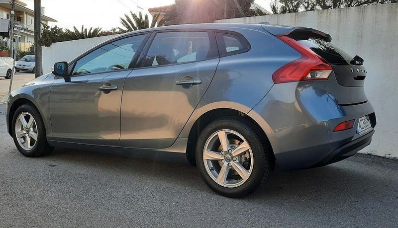 Volvo V40 • 2015 • 110,000 km 2