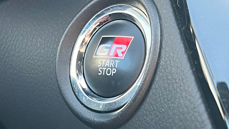 Toyota C-HR • 2022 • 29,936 km 13