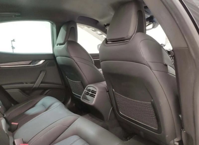 Maserati Ghibli • 2019 • 38,500 km 10