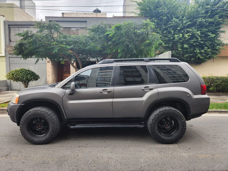 Mitsubishi Endeavor • 2009 • 118,600 km 4