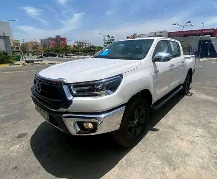 Toyota Hilux • 2020 • 40 km 1