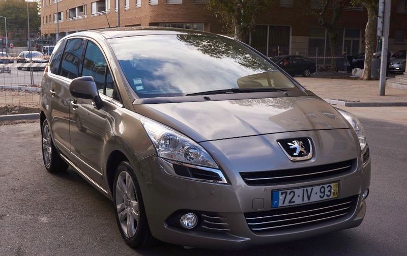 Peugeot 5008 • 2010 • 56,111 km 1