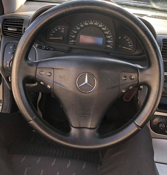 Mercedes-Benz C-Class • 2003 • 218,000 km 4