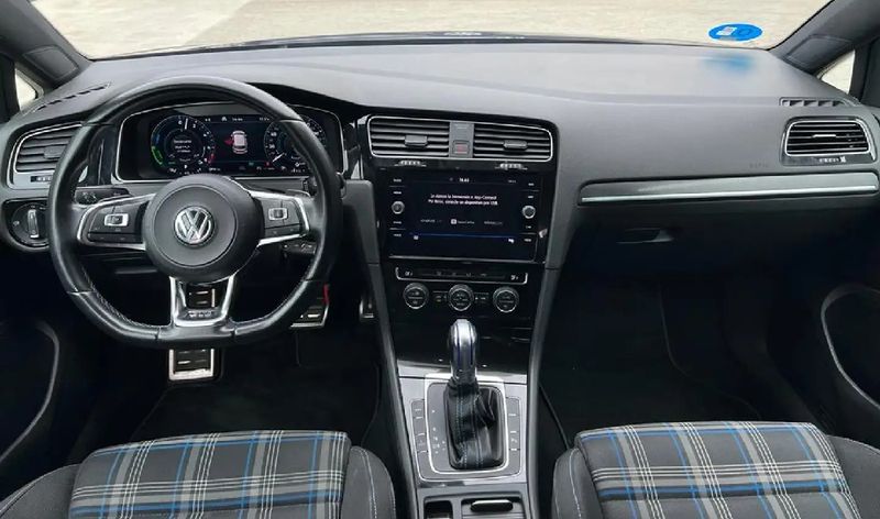 Volkswagen Golf • 2017 • 80,000 km 6