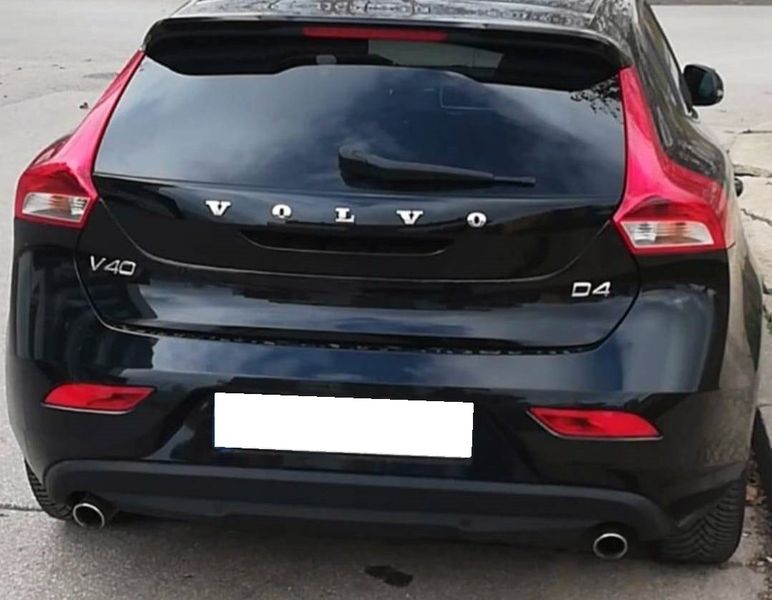 Volvo V40 • 2016 • 139,700 km 2