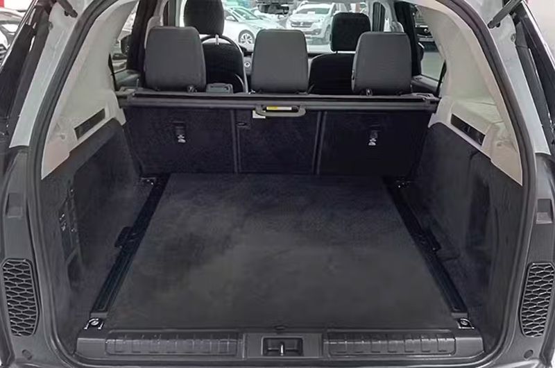 Land Rover Discovery • 2021 • 71,137 km 2