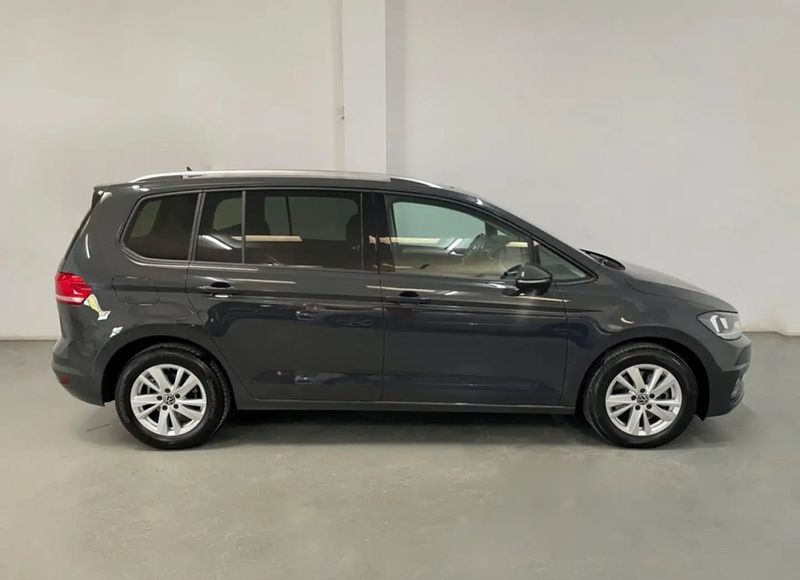 Volkswagen Touran • 2021 • 82,000 km 3