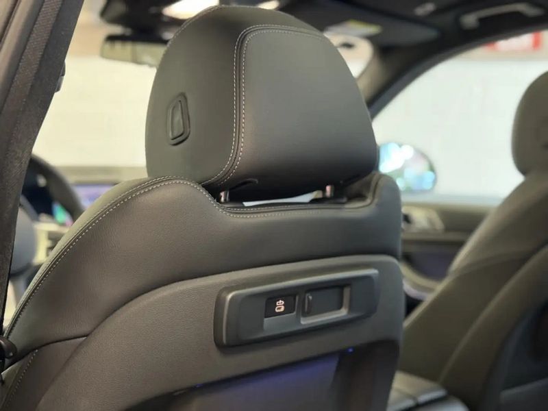 BMW X5 • 2020 • 82,000 km 10