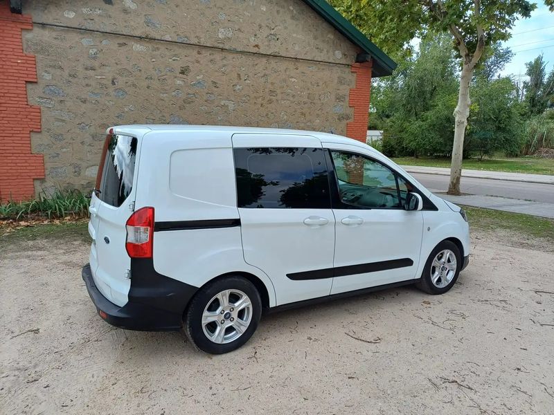 Ford Transit Courier • 2020 • 150,000 km 4
