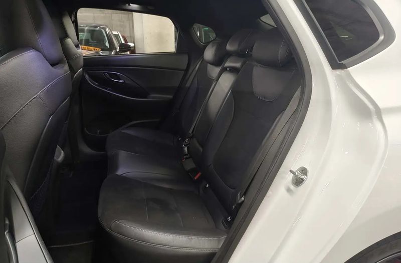 Hyundai i30 • 2022 • 37,707 km 12