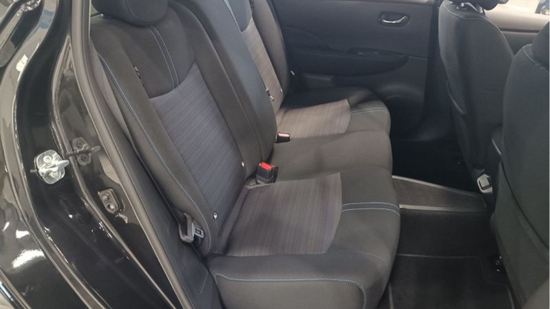 Nissan Leaf • 2024 • 2,276 km 10