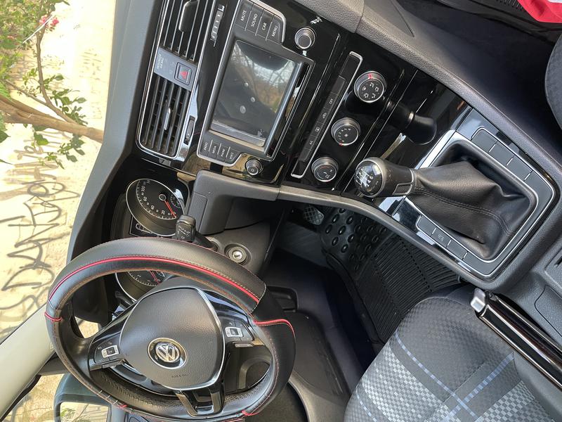 Volkswagen Golf • 2017 • 141,000 km 4