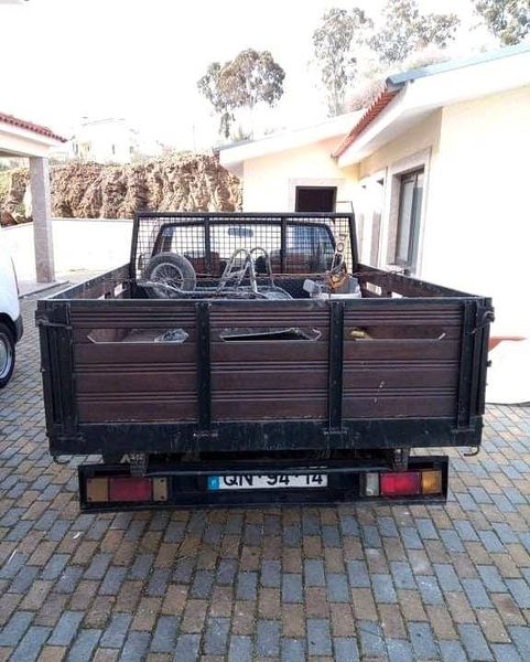 Nissan Pickup • 1988 • 250,000 km 2