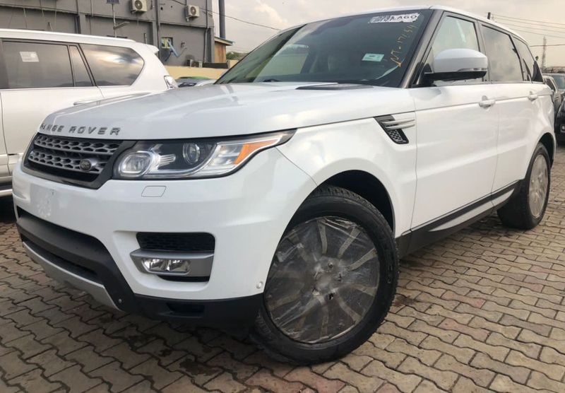 Land Rover Range Rover • 2018 • 50,000 km 1