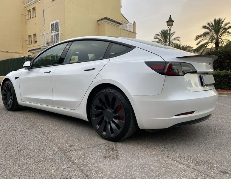Tesla Model 3 • 2021 • 116,790 km 3