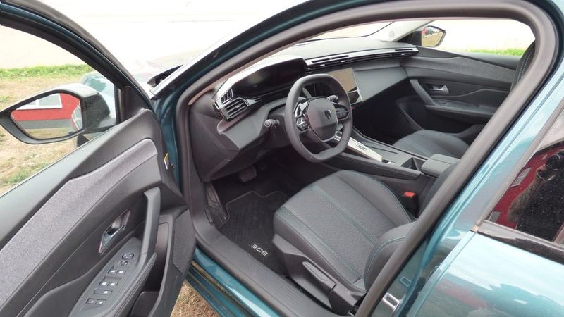 Peugeot 308 • 2022 • 8,655 km 4