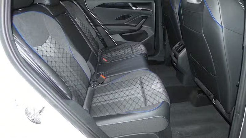 Volkswagen Tiguan • 2024 • 4,100 km 11