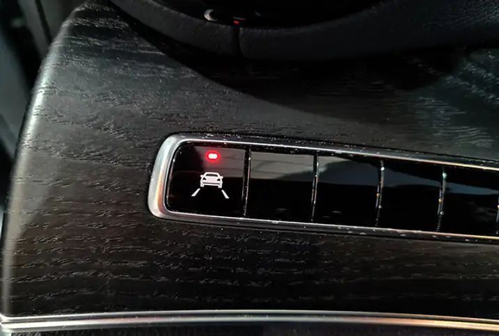 Mercedes-Benz E-Class • 2020 • 54,000 km 4