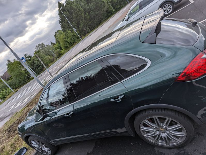 Porsche Cayenne • 2011 • 2,171,190 km 12