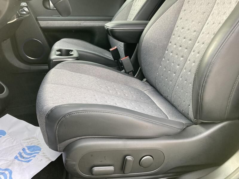 Hyundai Ioniq Electric • 2023 • 15,364 km 24