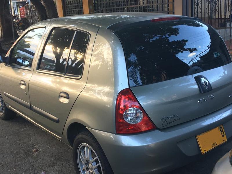 Renault Clio • 2015 • 94,000 km 5