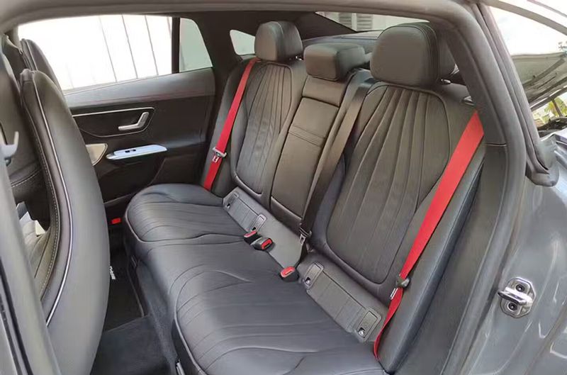 Mercedes-Benz E • 2022 • 11,997 km 6